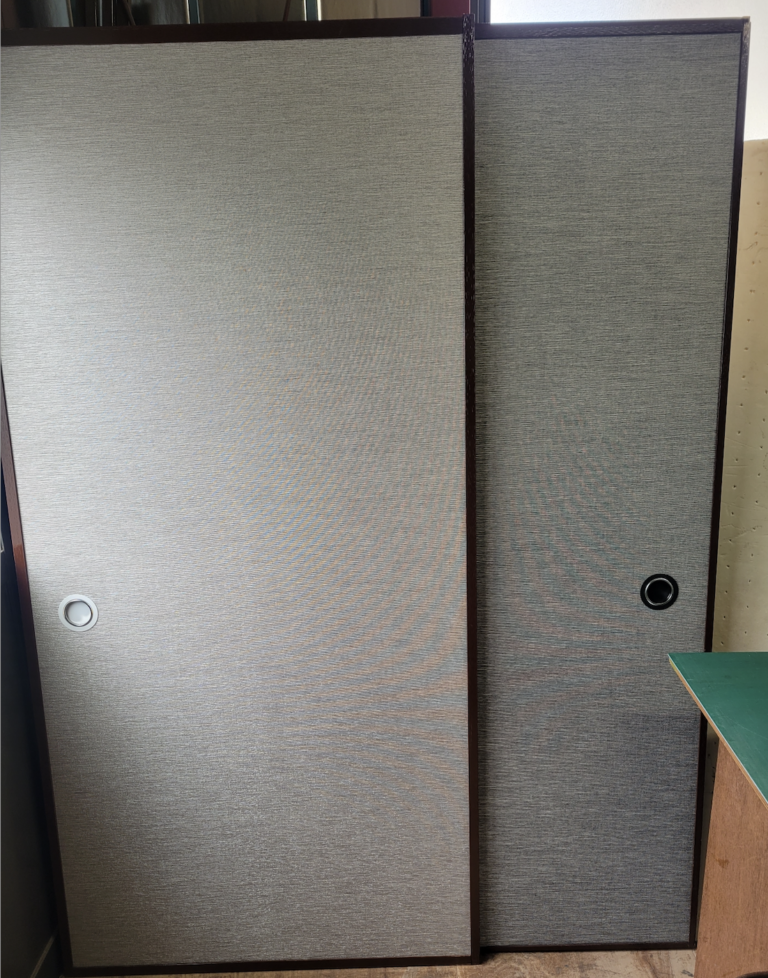 両面で違う色の襖