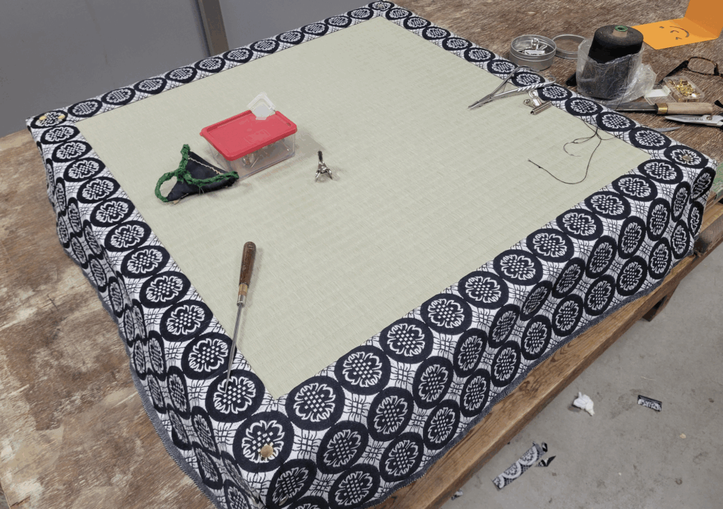 礼盤の表面が終わり角をくけているところ