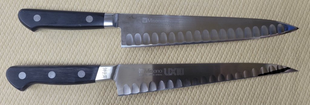 画像下の包丁はチョットつる首になりかかってるので、カットする分マジックで印をつけてある。