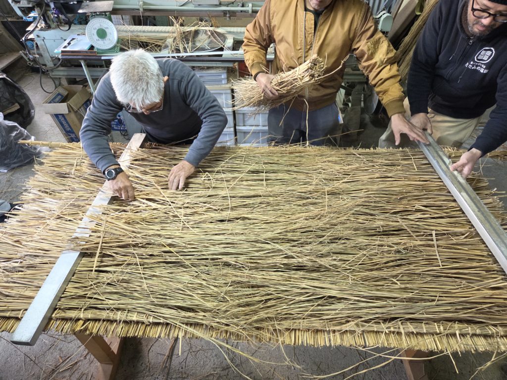 手床の藁仕掛け中