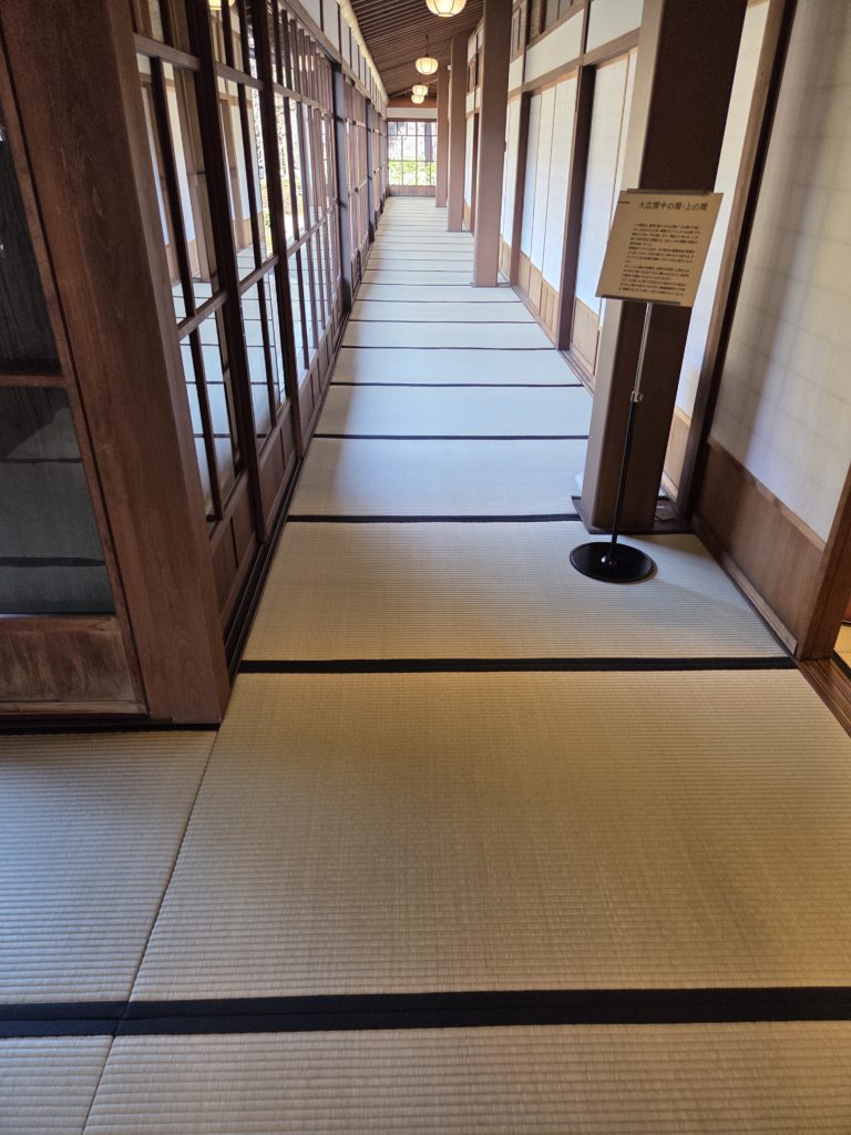 大広間の畳廊下