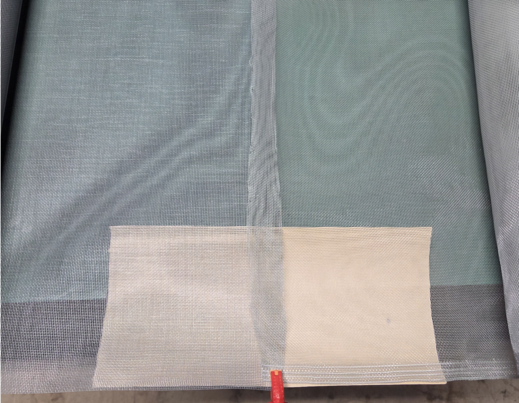 右がポリプロピレン左がグラスファイバーの網